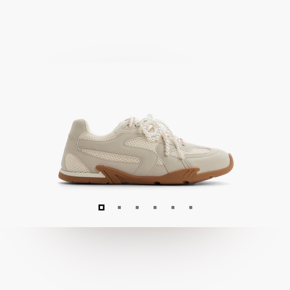 Cream low top sneakers